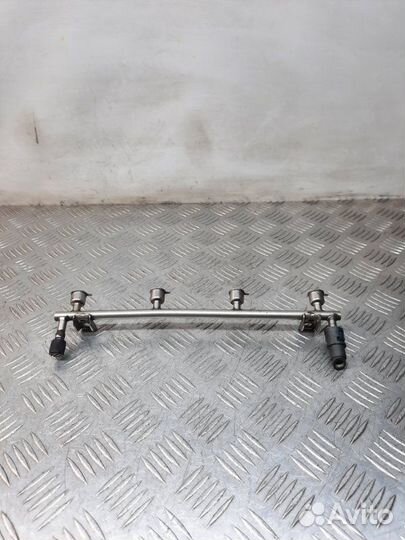 Топливная рампа Opel Vectra хэтчбэк 5 дв. 1.8