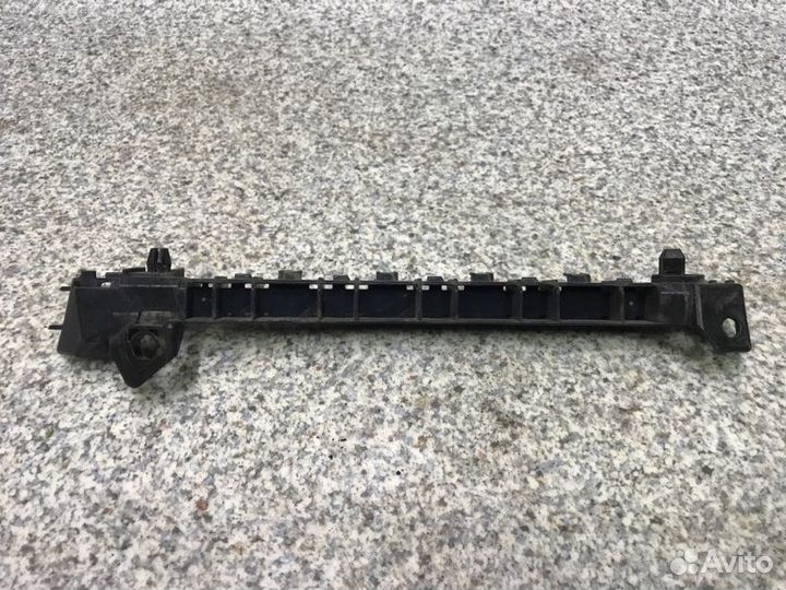 Кронштейн бампера прав. перед. Subaru Impreza