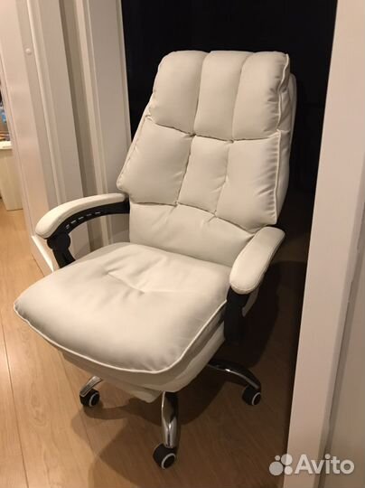 Офисное кожаное кресло бу
