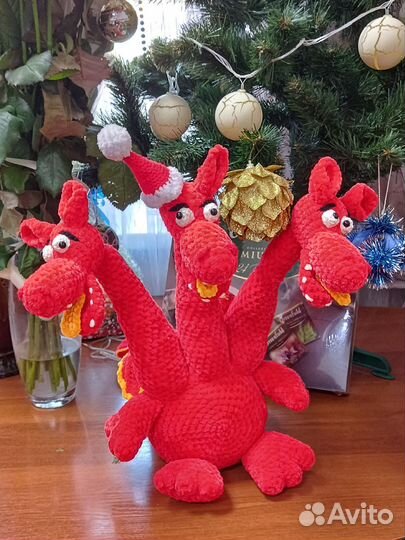 Змей Горыныч вязаный