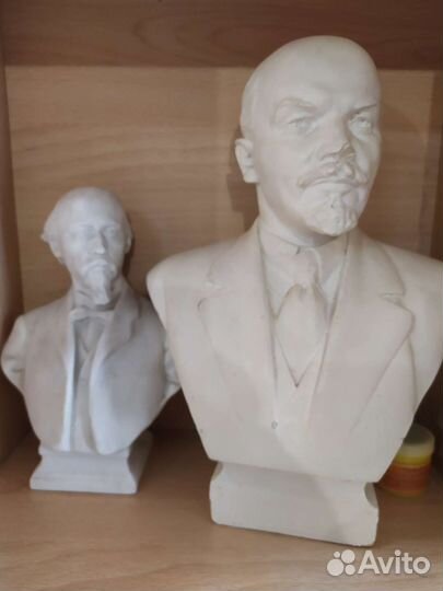 СССР бюст Некрасова