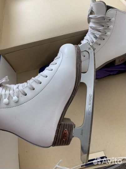 Фигурные коньки Riedll