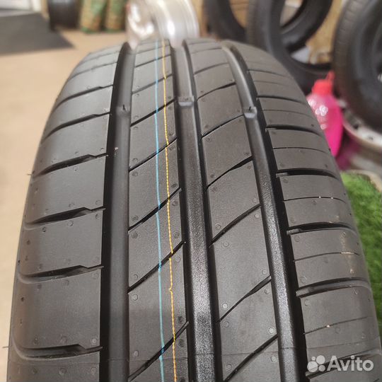 Kumho Ecsta HS52 185/60 R14 82H