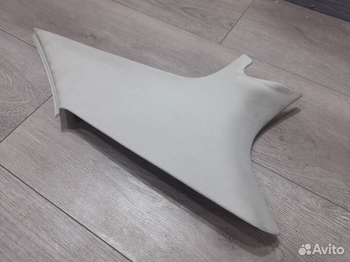 Обивка задняя правая салона для Skoda Superb II