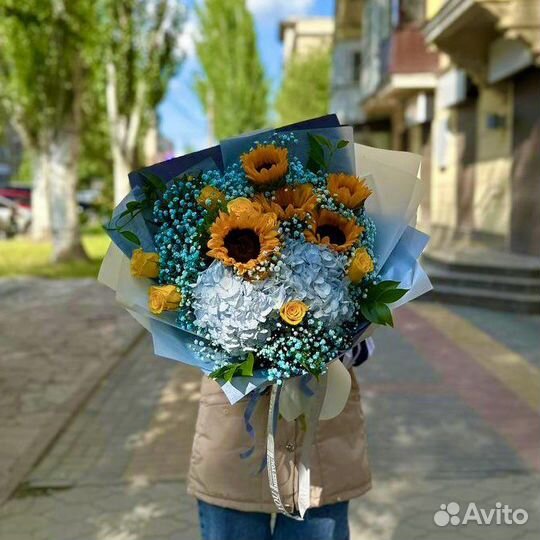 Букет Сборный из Подсолнухов И Гортензии