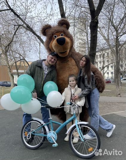 Поздравление от белого танцующего мишки