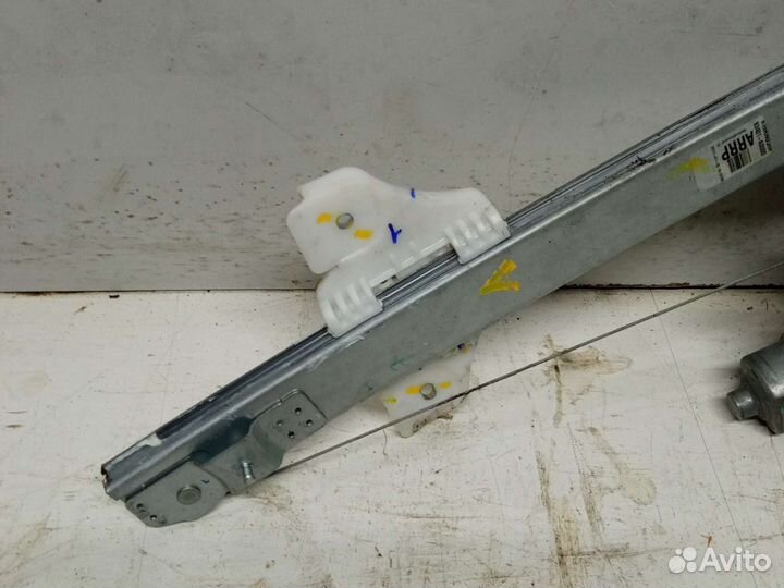 Стекло подъемник задний левый Hyundai Creta 1