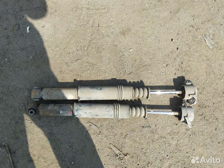 Задние стойки peugeot 307 хэтчбек 2006 год