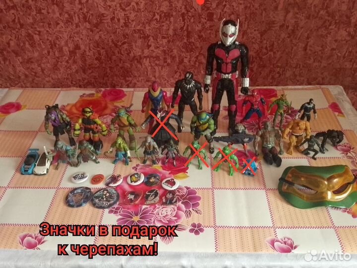 Значки и фигурки