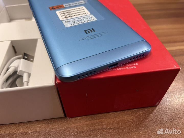 Xiaomi Redmi 5 Plus, 3/32 ГБ