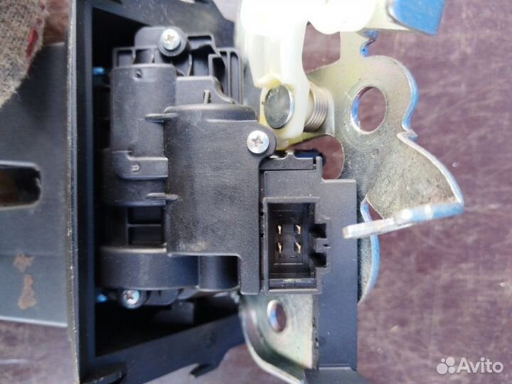 Замок багажника Skoda Superb B6 2008-2015