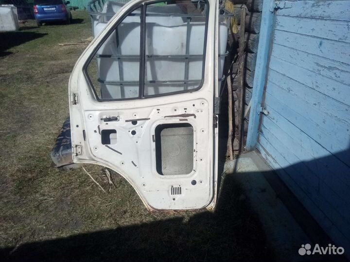 Газель, Дверь правая и бензобак или меняю на шуруп
