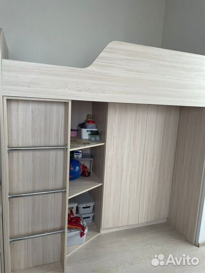 Двухъярусная кровать