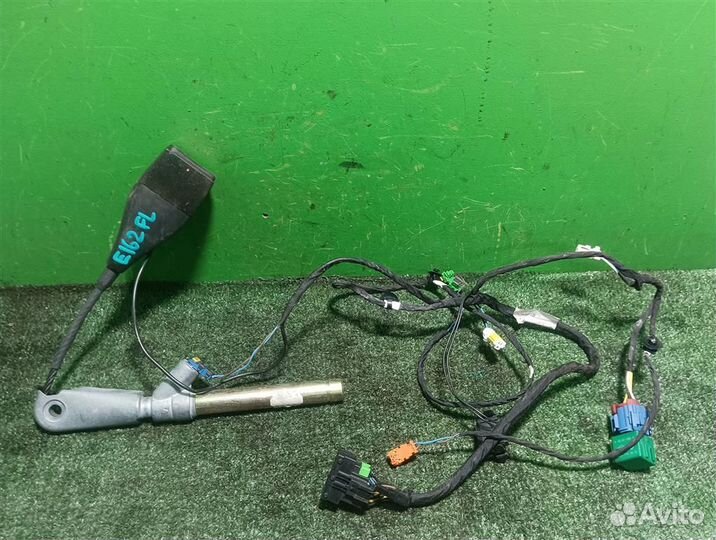 Замок ремня безопасности передний левый Renault M