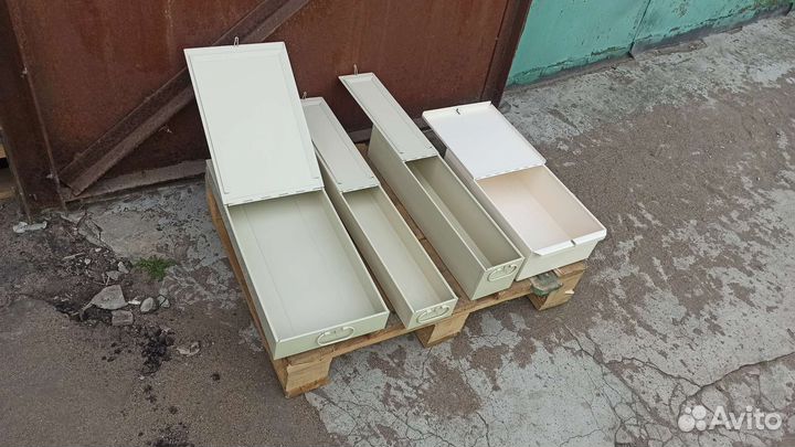 Коробки металлические