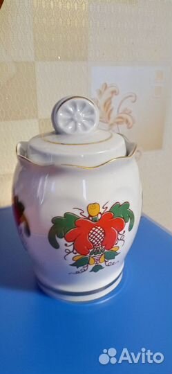 Вазы, графин, ракушка