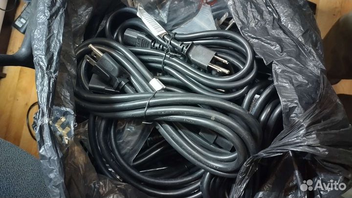 Сетевые шнуры США/Япония много, все с заземлением
