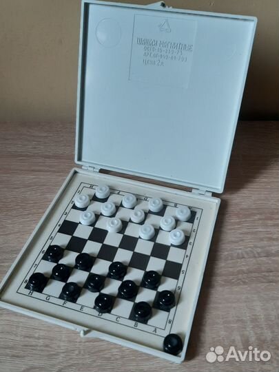 Набор дорожных магнитных шашек в коробке. СССР