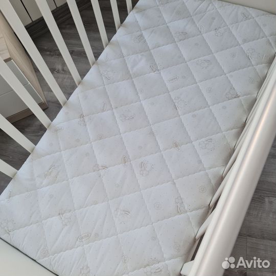 Кроватка с маятником