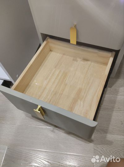 Тумбочка с подсветкой и беспроводной зарядкой