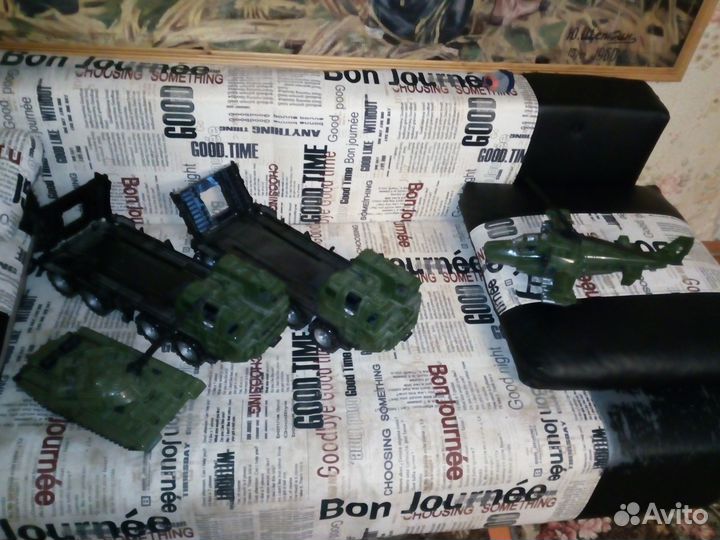 Радиоуправляемая машинка и др