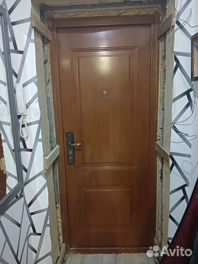 Продам входную дверь бу
