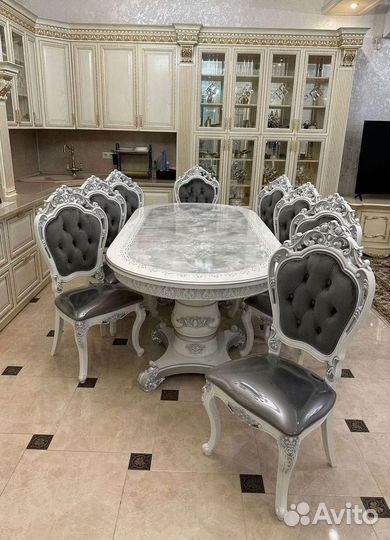 Кухонный стол и стулья комплект