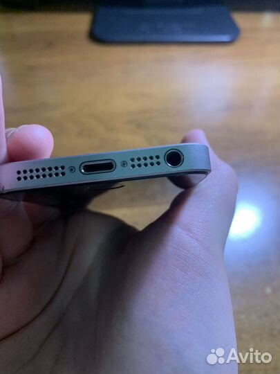 iPhone SE, 32 ГБ