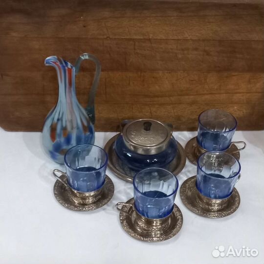 Предметы из цветного стекла и мельхиора