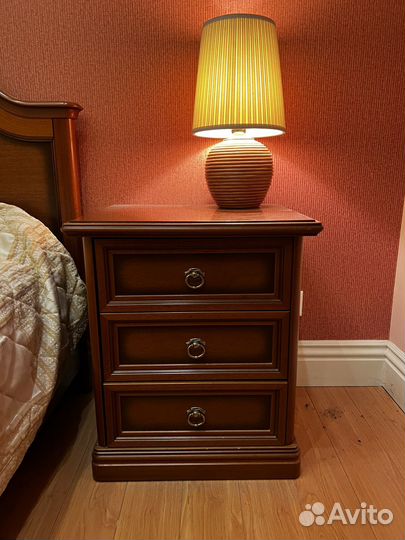 Спальный гарнитур из массива дерева бу