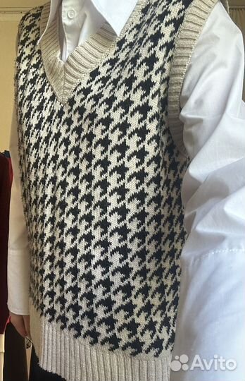 Жилетка вязаная