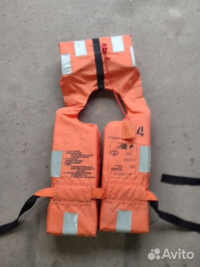 Спасательный жилет