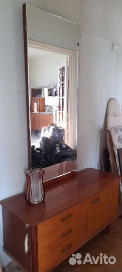 Зеркало с тумбой