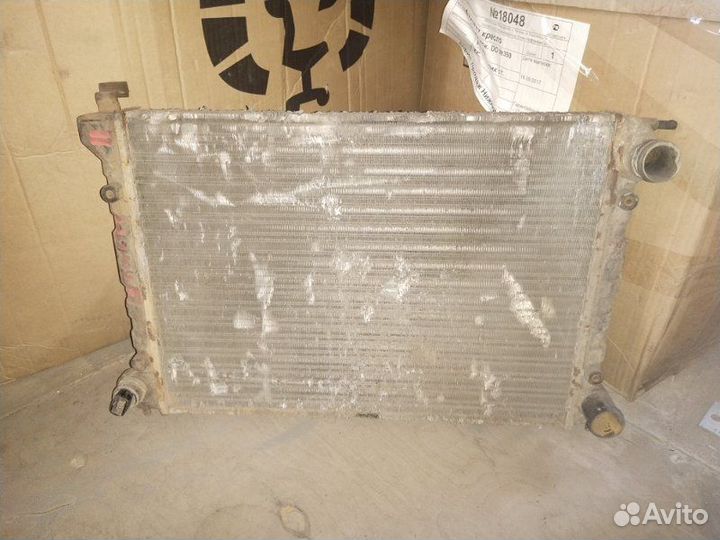 Радиатор охлаждения двигателя Volkswagen Golf 2