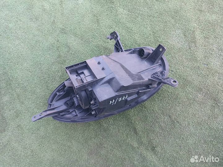 Фара передняя правая Nissan Micra K12