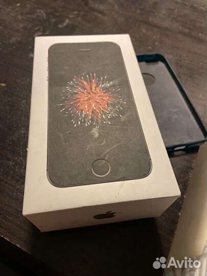 iPhone SE, 32 ГБ