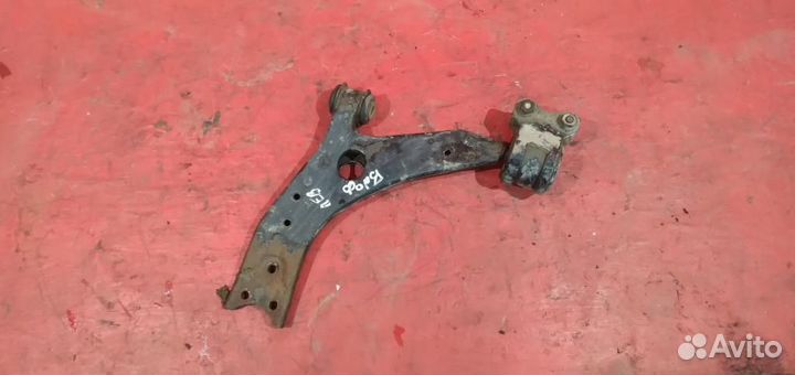 Форд Фокус 2 рычаг передний нижний левый