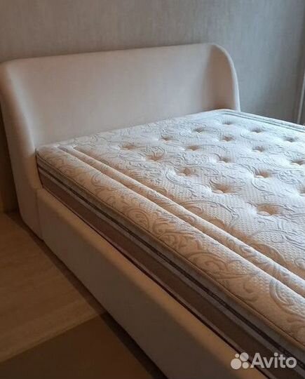 Кровать
