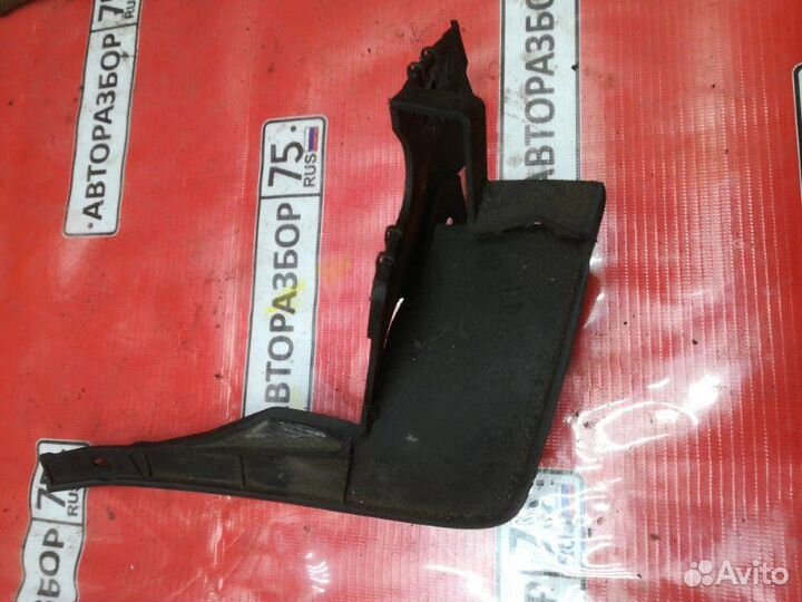 Подкрылок передний левый Nissan Note E12 HR12DDR