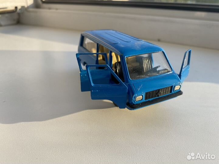 Модель автомобиля раф 2203