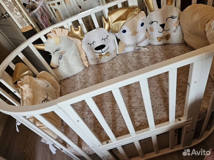 Детская кроватка круглая овальная с маятником