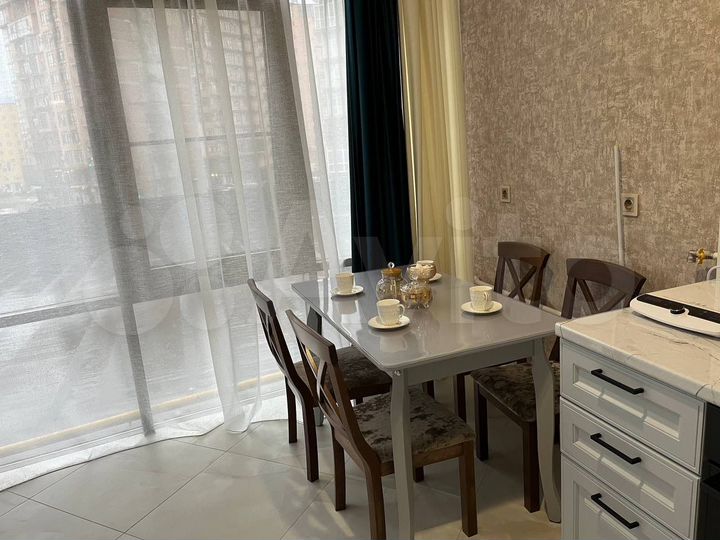 2-к. квартира, 60 м², 2/12 эт.