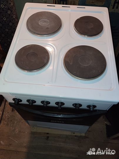 Продам электрическую плиту с духовкой 