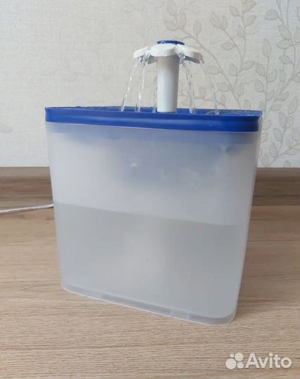 Фонтан поилка для кошек