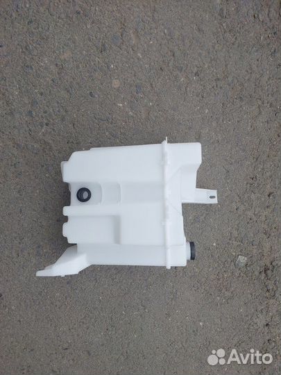 Бачок омывателя передний Nissan Tiida C11