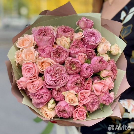 Пионовидная роза