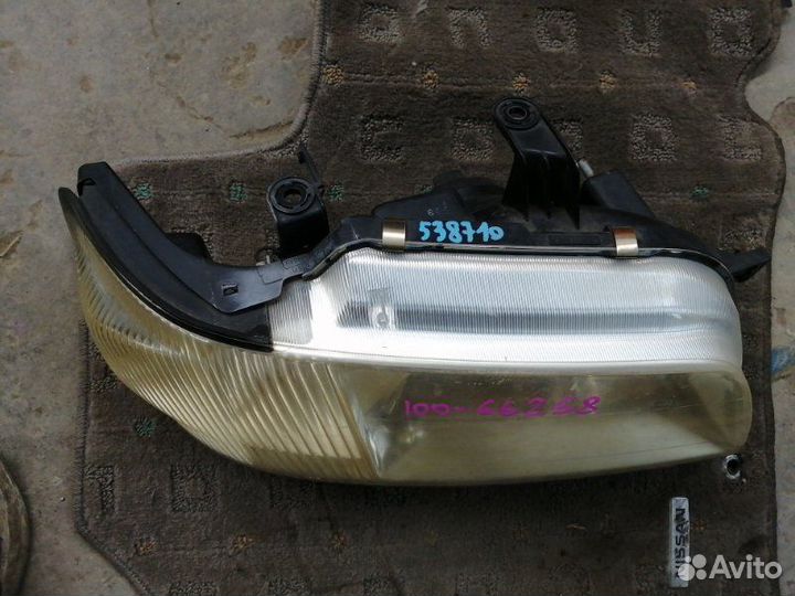 Фара передняя правая Nissan Cube Z10