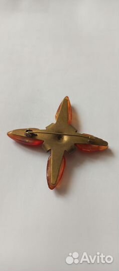 Брошь из янтаря Винтаж Прибалтика