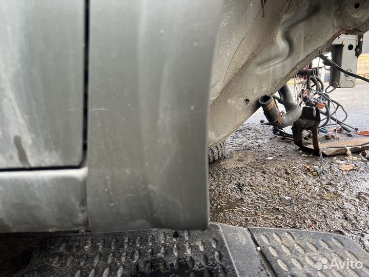 Крыло переднее правое на Renault Megan 2
