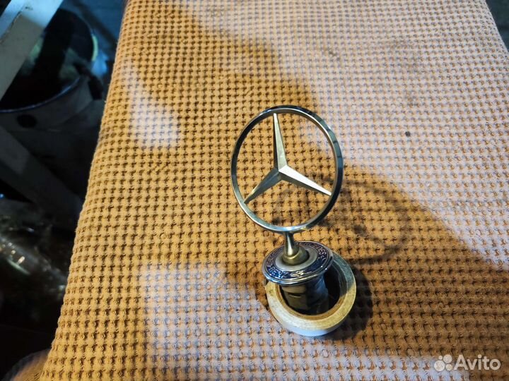 Эмблема на капот Mercedes W211 w203